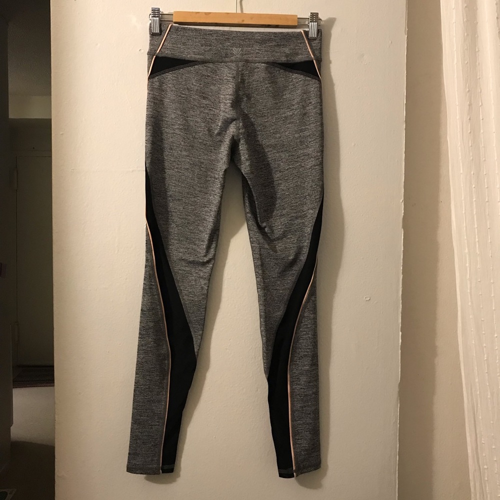 SOLD- Active mesh panel leggings